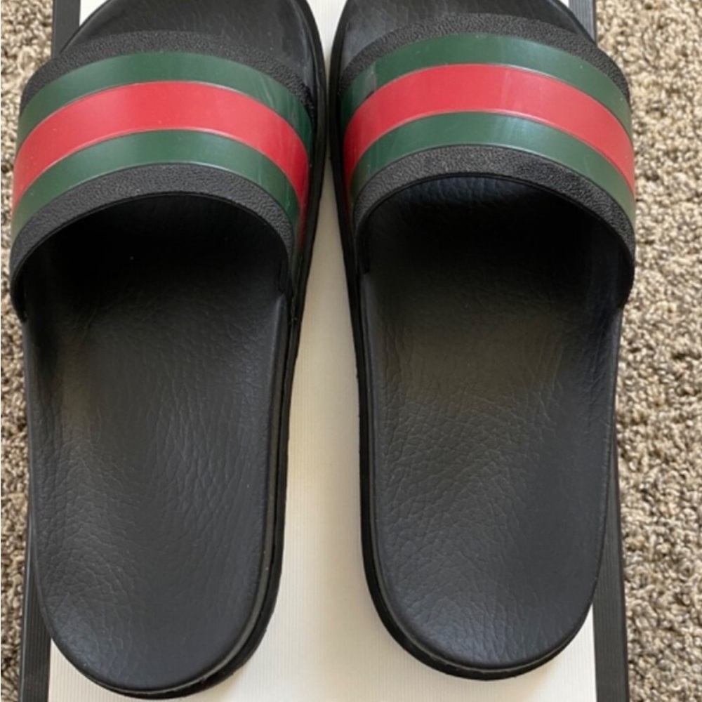 Gucci Black Leather Embossed Logo Slides  Men’s Size 5 Women’s 7.5/8